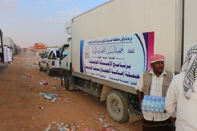 برعاية وكيل محافظة حضرموت جمعية السبيل تنفذ الإغاثة العاجلة  لحجاج بيت الله الحرام بمنفذ الوديعة