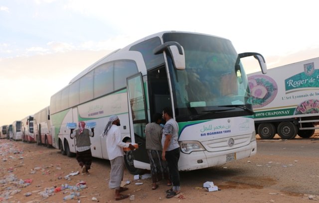 برعاية وكيل محافظة حضرموت جمعية السبيل تنفذ الإغاثة العاجلة  لحجاج بيت الله الحرام بمنفذ الوديعة