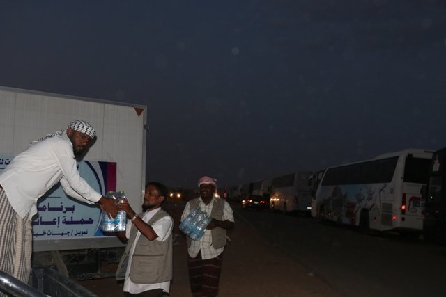 برعاية وكيل محافظة حضرموت جمعية السبيل تنفذ الإغاثة العاجلة  لحجاج بيت الله الحرام بمنفذ الوديعة