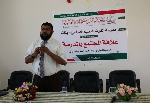 *برعــاية جمعية السبيل الاجتماعية الخيرية* مدرسة الغرف للتعليم الأساسي - بنات *تقيم حلقة نقاش*