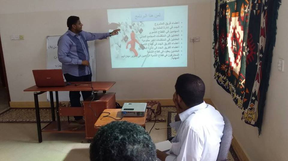 اخصائي إدارة المشاريع يقيم دورة تدريبية للطاقم الإداري بجمعية السبيل 