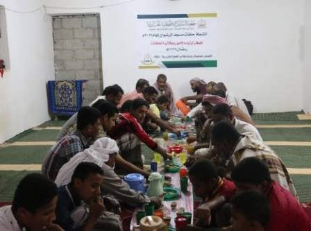 برعاية جمعية السبيل حلقات الرضوان تقيم افطارا لاولياء الأمور مع طلاب الحلقات 