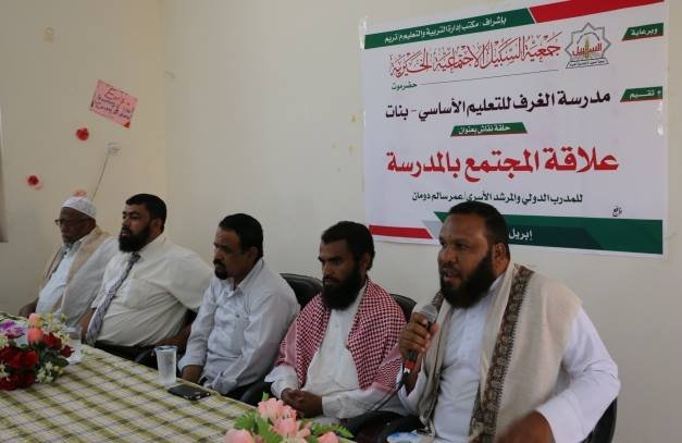 *برعــاية جمعية السبيل الاجتماعية الخيرية* مدرسة الغرف للتعليم الأساسي - بنات *تقيم حلقة نقاش*