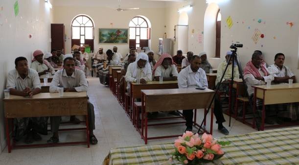 *برعــاية جمعية السبيل الاجتماعية الخيرية* مدرسة الغرف للتعليم الأساسي - بنات *تقيم حلقة نقاش*